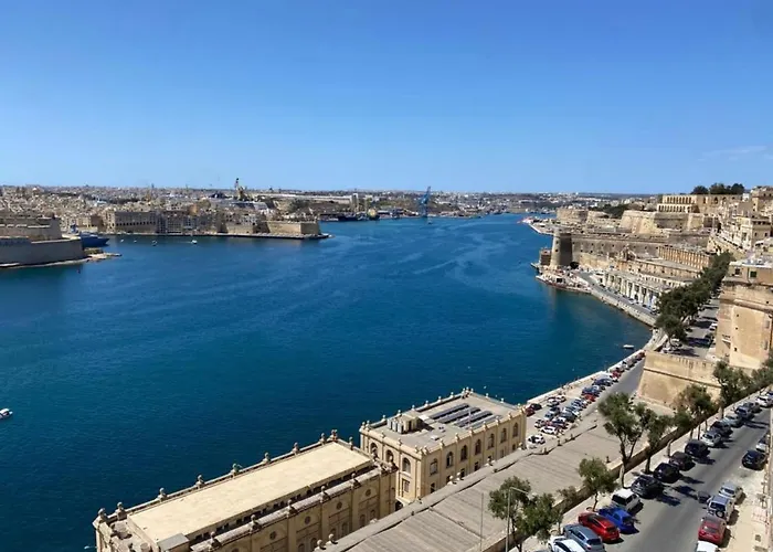 Superb 3 Bedroom Apartment In Valletta